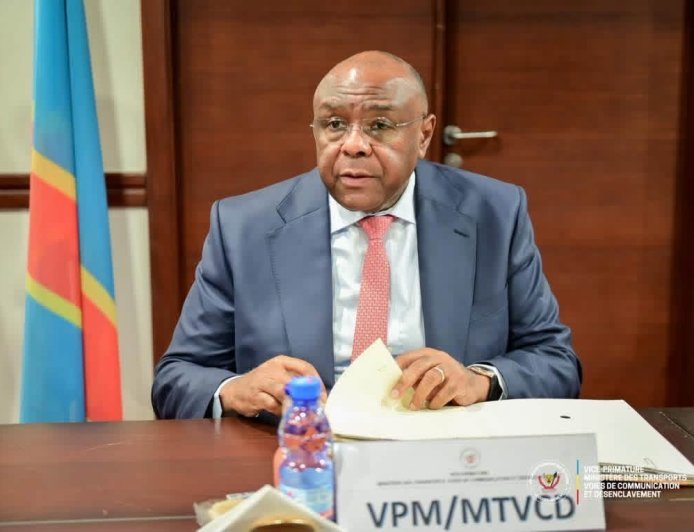 RDC : Jean-Pierre Bemba signe des contrats pour la modernisation et la construction de 13 aéroports
