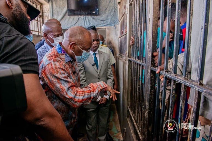 RDC : Guillaume Ngefa suspend les admissions à la prison de Makala, qui compte 16 155 détenus pour 1 500 places