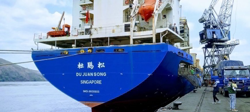 RDC : l’ONATRA réceptionne une deuxième locomotive neuve au port de Matadi
