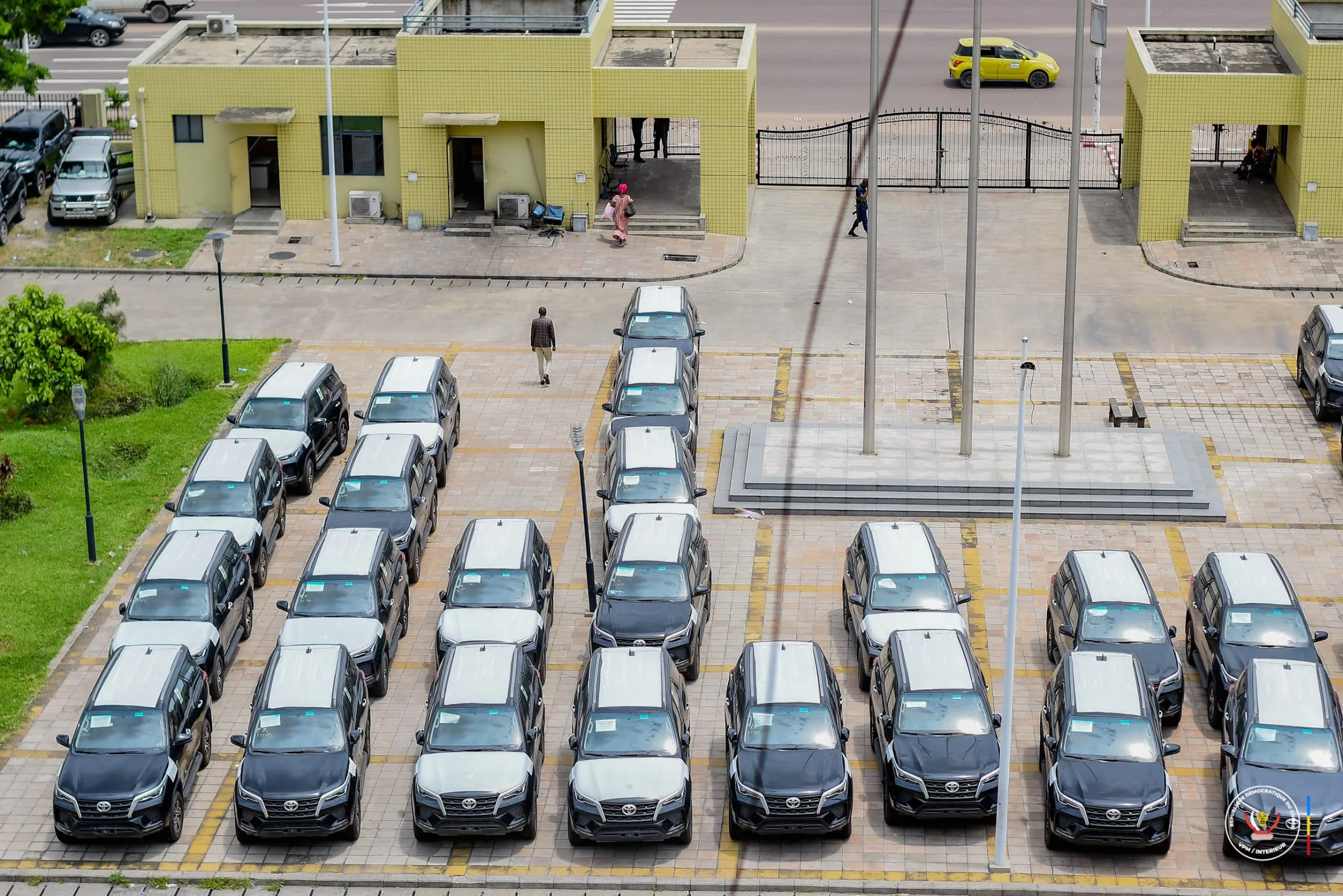 RDC: Le ministère de l'Intérieur offre 38 jeeps aux généraux de la PNC