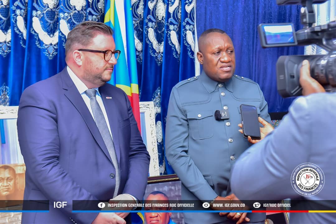 Renforcement de la collaboration pour la bonne gouvernance en RDC : Jules Aligente partage l'expérience avec l'ambassadeur suisse en poste à Kinshasa