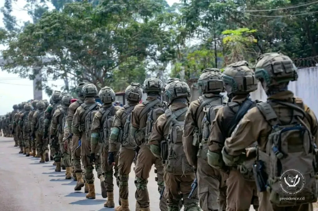 Tensions à Kinshasa : La Garde républicaine réagit à une attaque contre des symboles de l'État