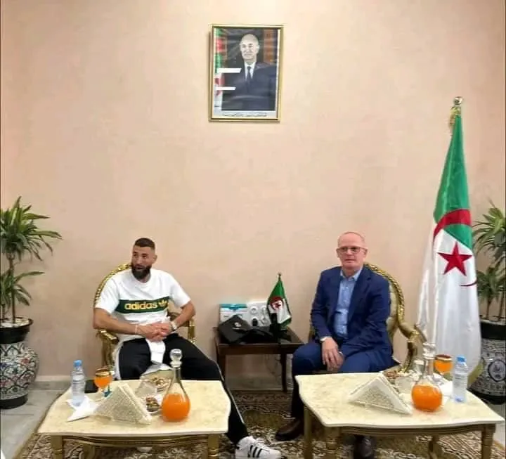 Karim Benzema en Algérie : Une visite attendue et chaleureusement accueillie