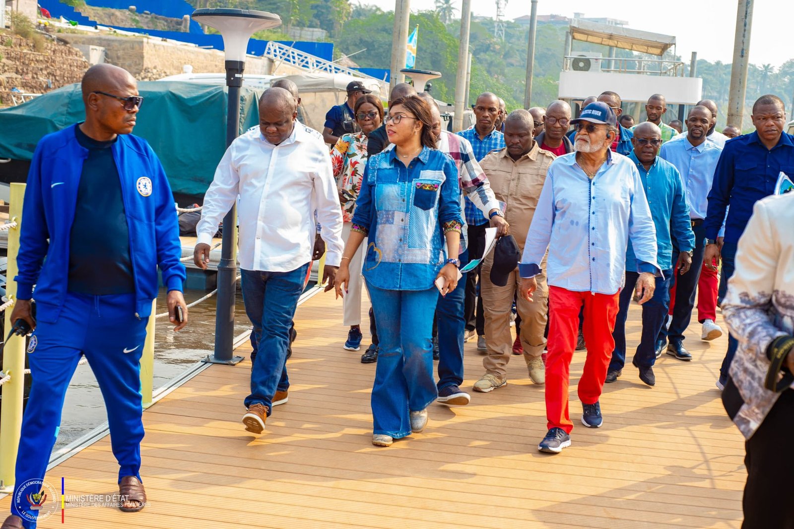 RDC: Acacia Bandubola, Ministre d'Etat et son collègue de l'urbanisme et Habitat inspectent les chantiers de construction le long du fleuve Congo